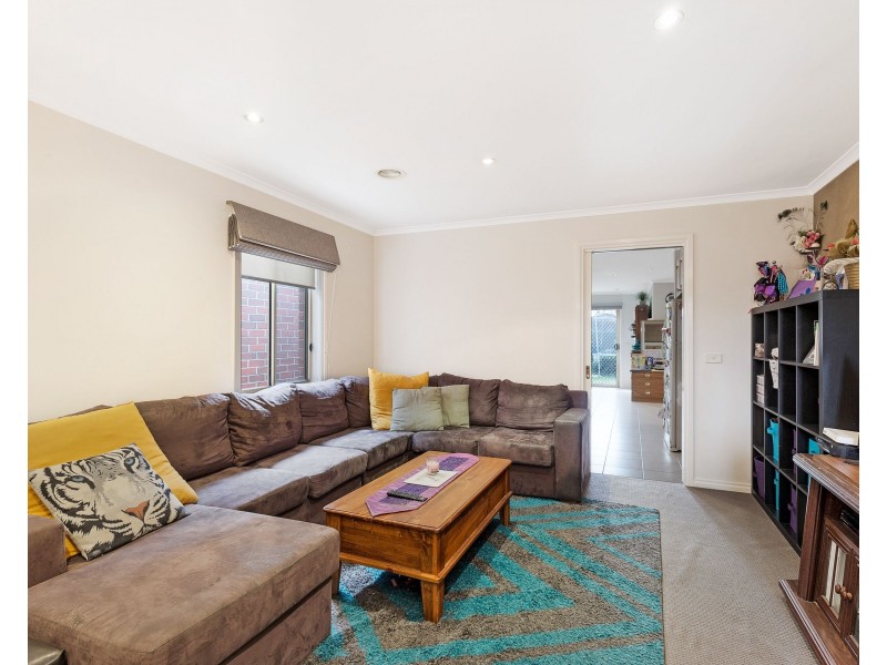 18 Nouvelle Grove, South Morang VIC 3752