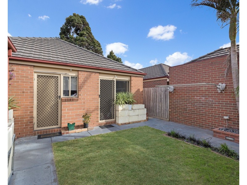 18 Nouvelle Grove, South Morang VIC 3752