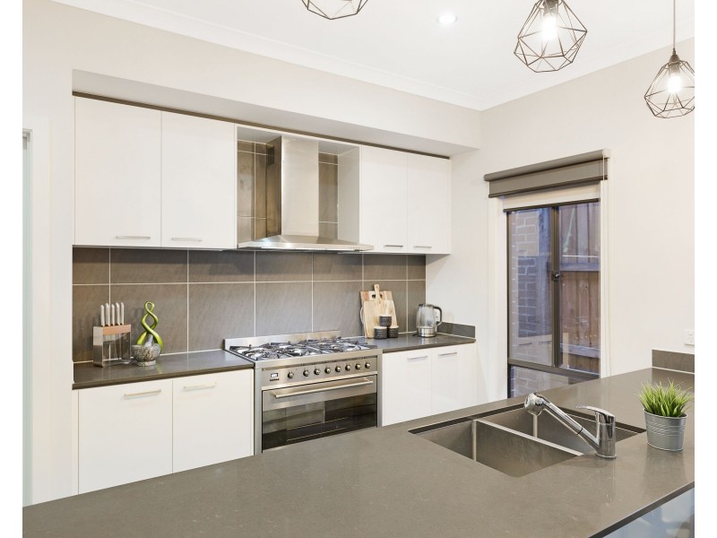 38 Strathalbyn Chase, Wollert VIC 3750