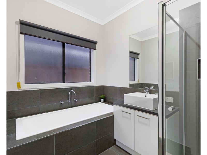 38 Strathalbyn Chase, Wollert VIC 3750