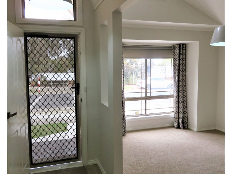 2/74 Arthur Phillip Way, Mill Park VIC 3082