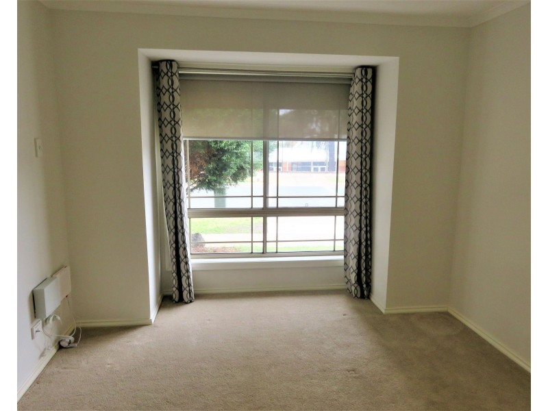 2/74 Arthur Phillip Way, Mill Park VIC 3082