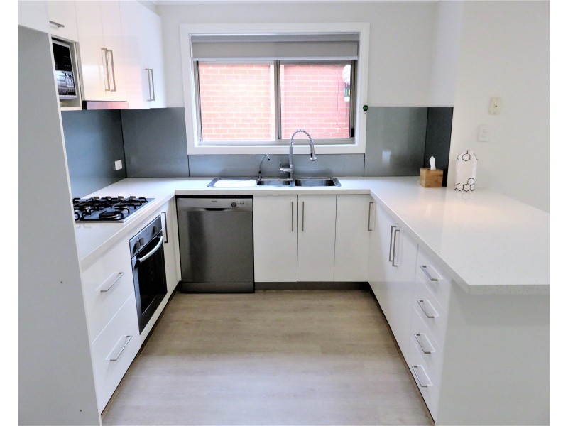 2/74 Arthur Phillip Way, Mill Park VIC 3082