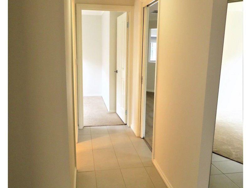 2/74 Arthur Phillip Way, Mill Park VIC 3082