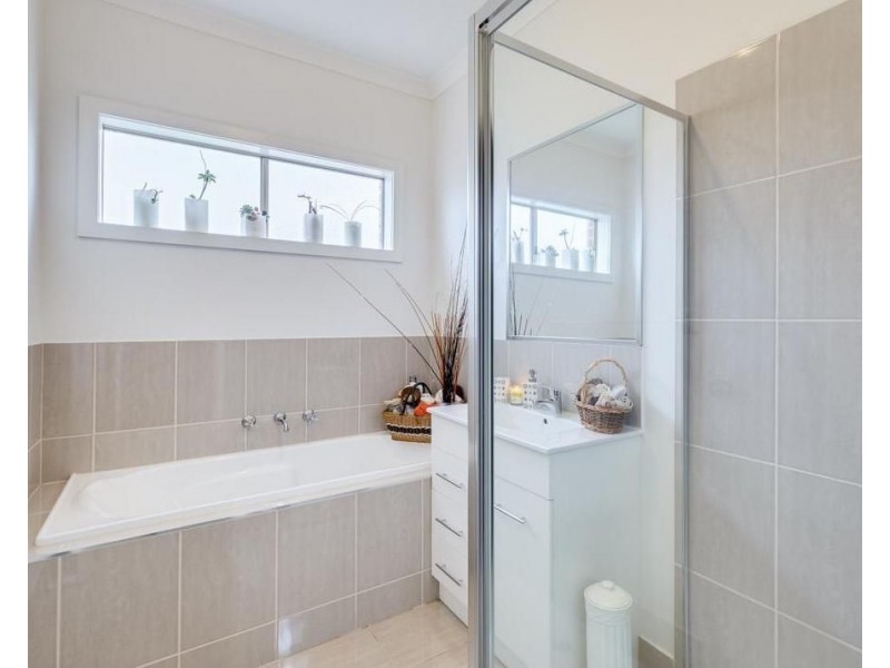 50 Moor Park Drive, Craigieburn VIC 3064