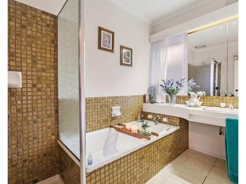 131 Mahoneys Road, Reservoir VIC 3073