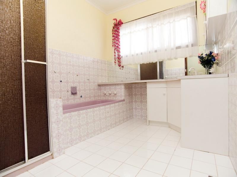 34 Banksia Avenue, Thomastown VIC 3074