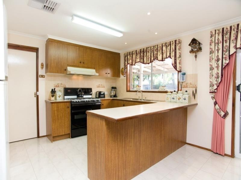 5 Bamboo Court, Mill Park VIC 3082