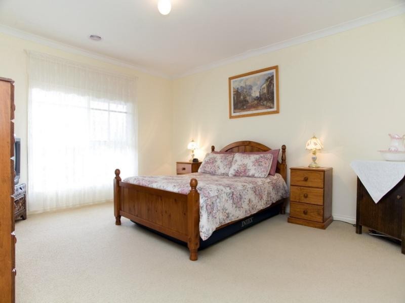 4 Angus Way, Doreen VIC 3754