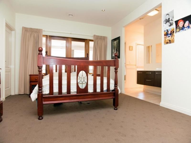 75 Ramblers Way, Doreen VIC 3754
