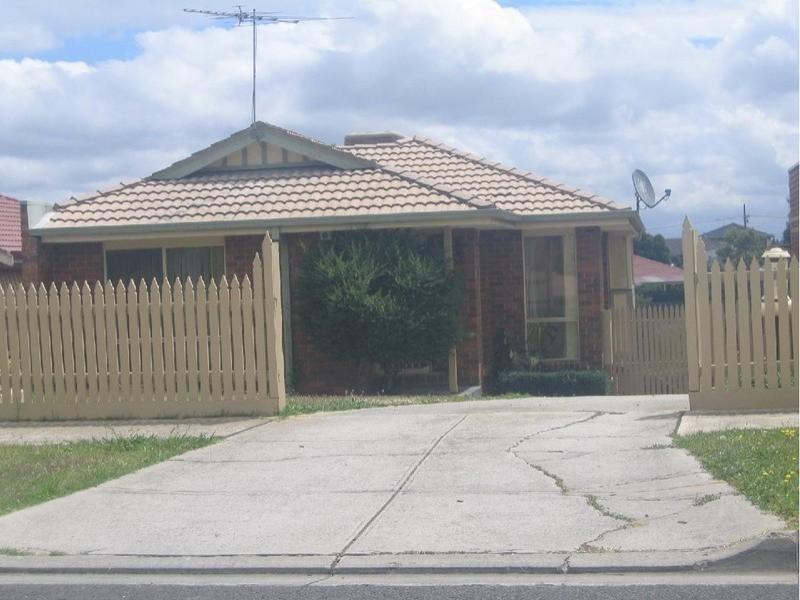 17 Hawkes Drive, Mill Park VIC 3082