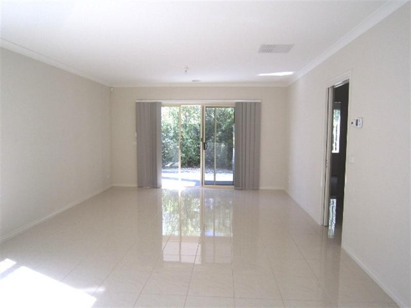 16 Embling Avenue, South Morang VIC 3752