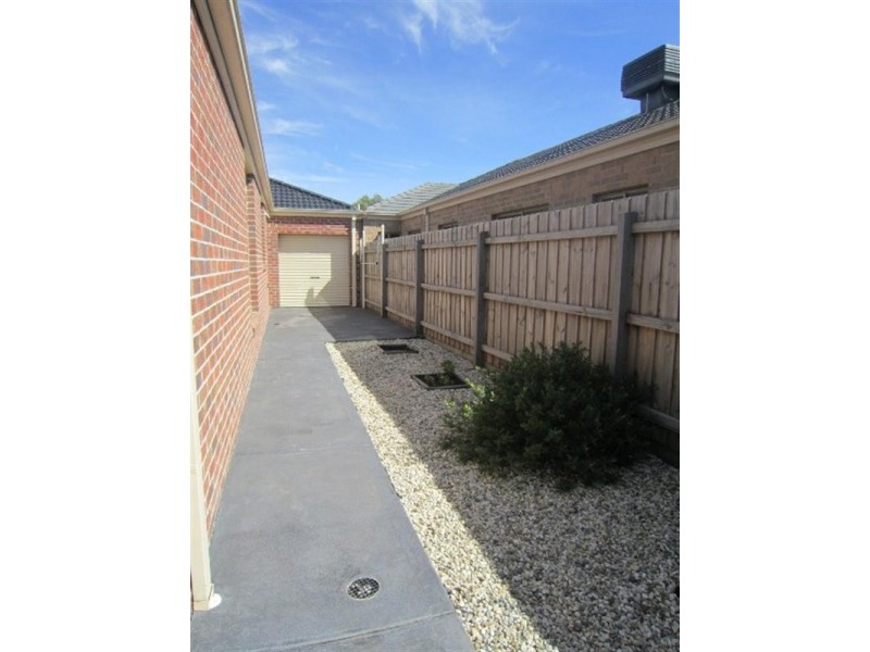 16 Embling Avenue, South Morang VIC 3752