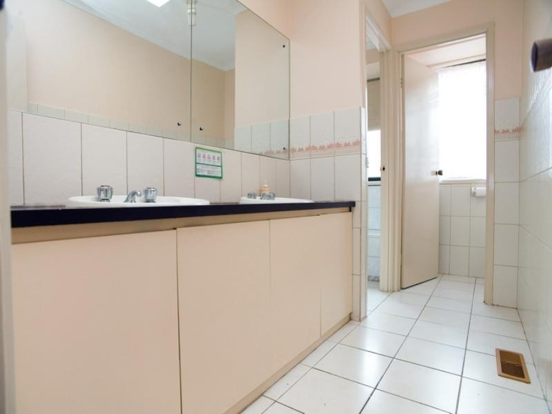 12 Leilani Grove, Thomastown VIC 3074