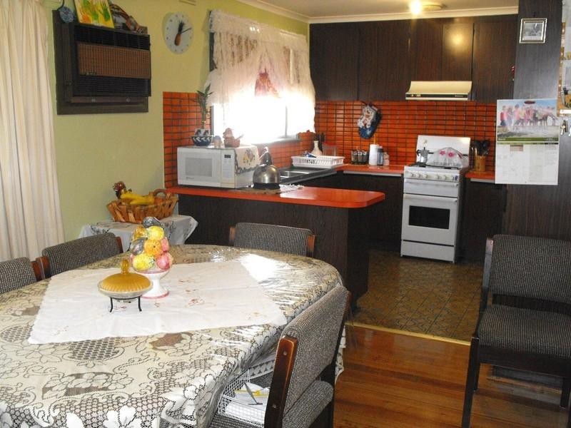 15 Cumberland Drive, Thomastown VIC 3074