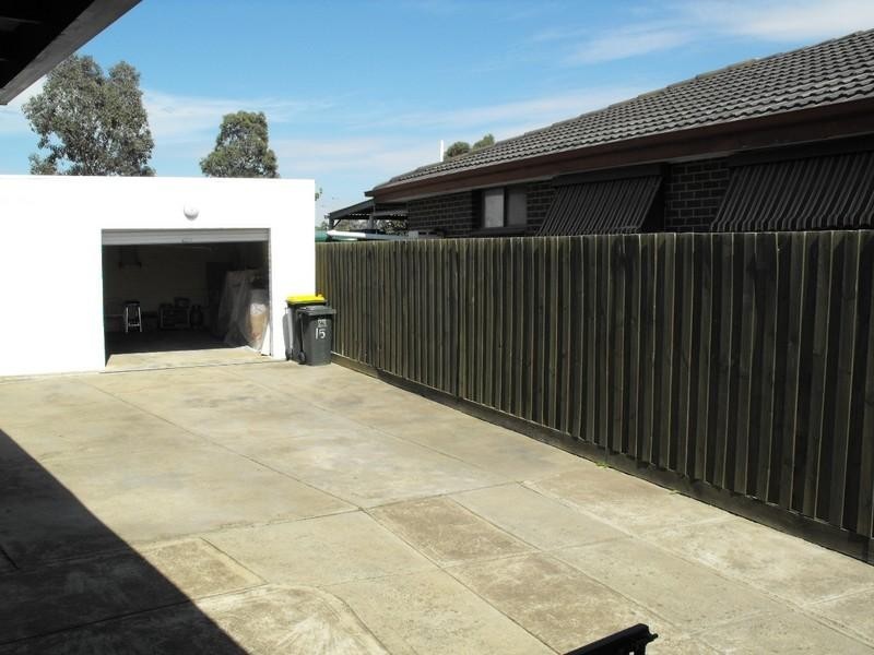 15 Cumberland Drive, Thomastown VIC 3074
