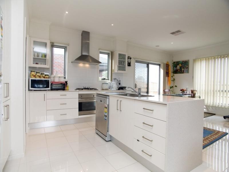 14 Dunolly Street, Epping VIC 3076