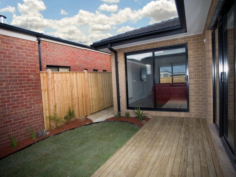 8 Creeds Farm Lane, Epping VIC 3076