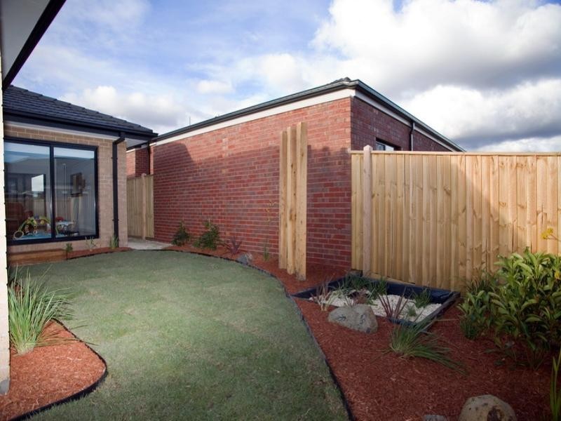 8 Creeds Farm Lane, Epping VIC 3076