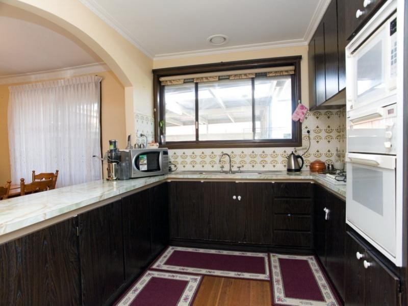 16 Carrington Boulevard, Thomastown VIC 3074