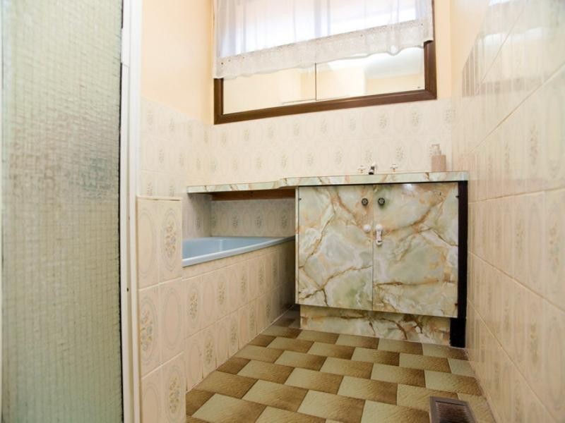 16 Carrington Boulevard, Thomastown VIC 3074