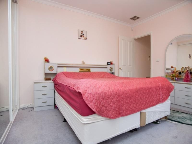 2/2B Woolnough Drive, Mill Park VIC 3082