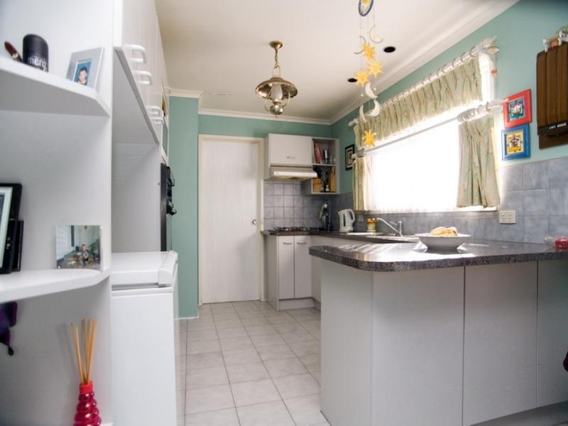 8 Kimberley Street, Lalor VIC 3075