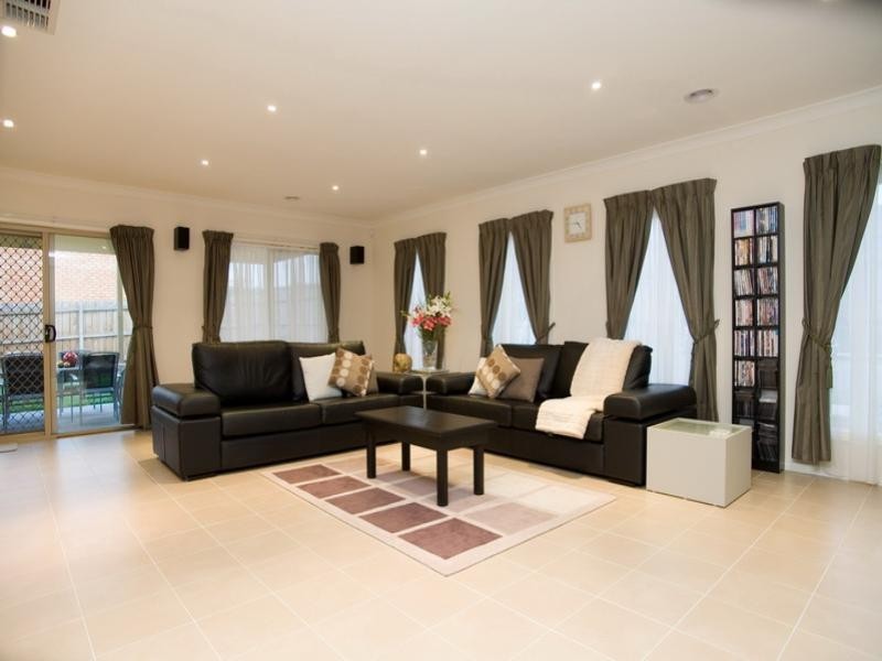 16 Toulouse Road, South Morang VIC 3752