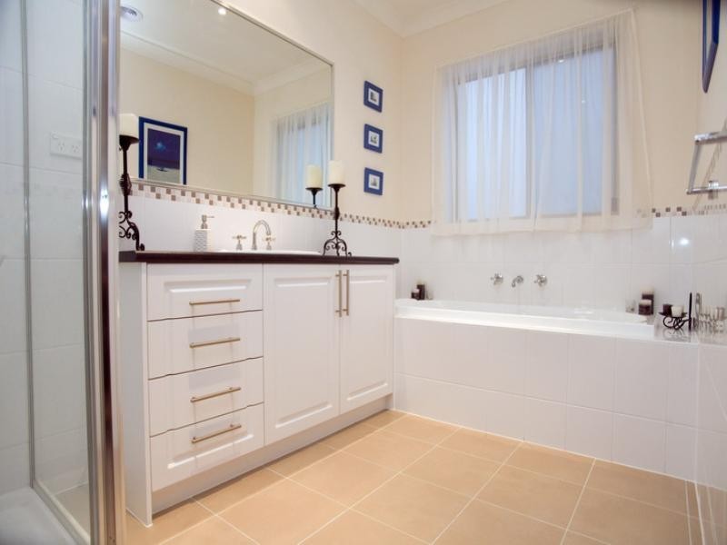 16 Toulouse Road, South Morang VIC 3752