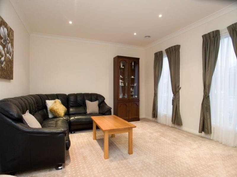 16 Toulouse Road, South Morang VIC 3752