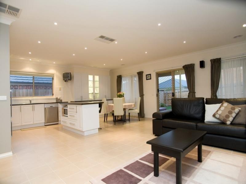 16 Toulouse Road, South Morang VIC 3752