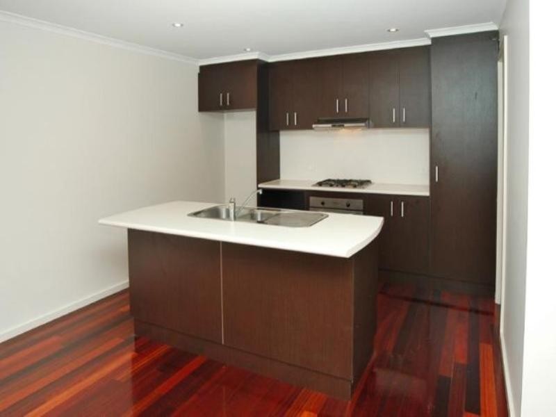 2/3 Enderly Avenue, Reservoir VIC 3073