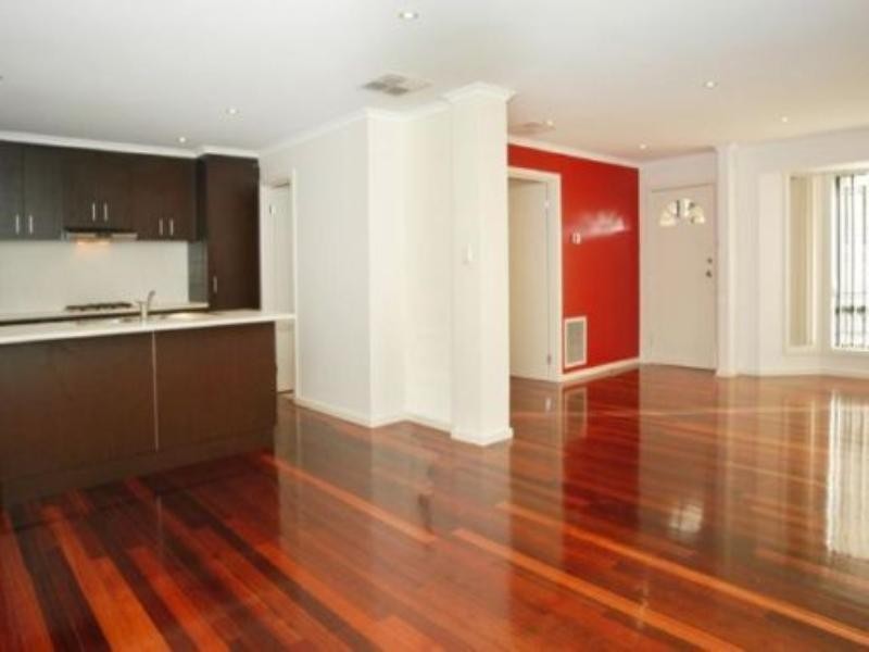 2/3 Enderly Avenue, Reservoir VIC 3073