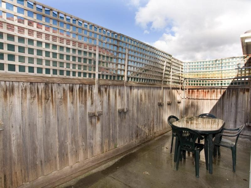 2/13 Crookston Road, Reservoir VIC 3073