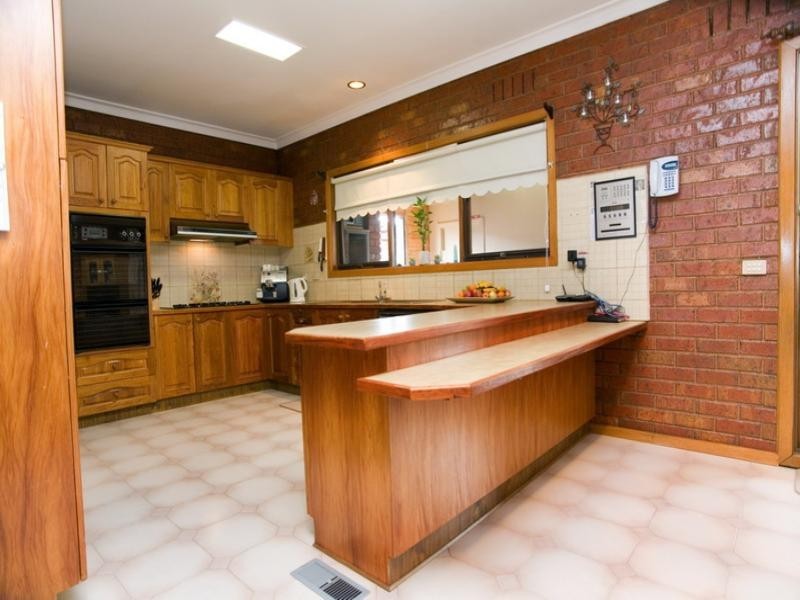 6 Idriess Court, Mill Park VIC 3082