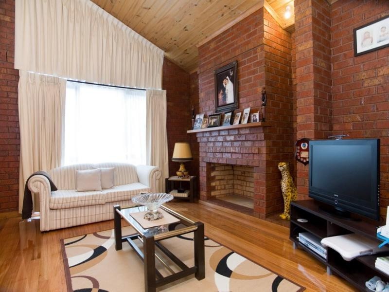 6 Idriess Court, Mill Park VIC 3082