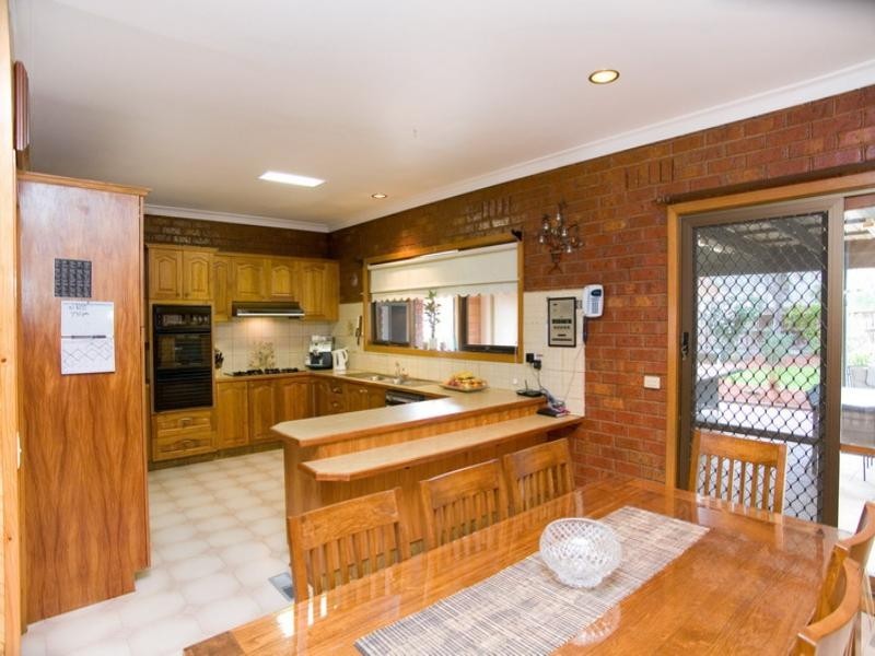 6 Idriess Court, Mill Park VIC 3082