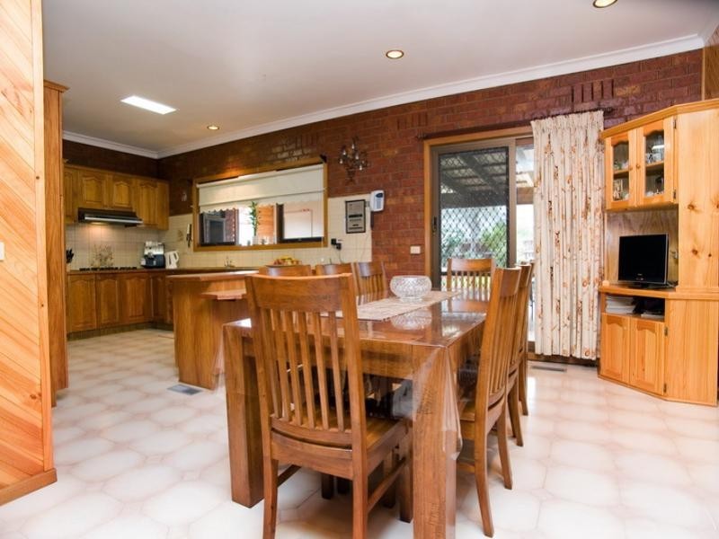 6 Idriess Court, Mill Park VIC 3082
