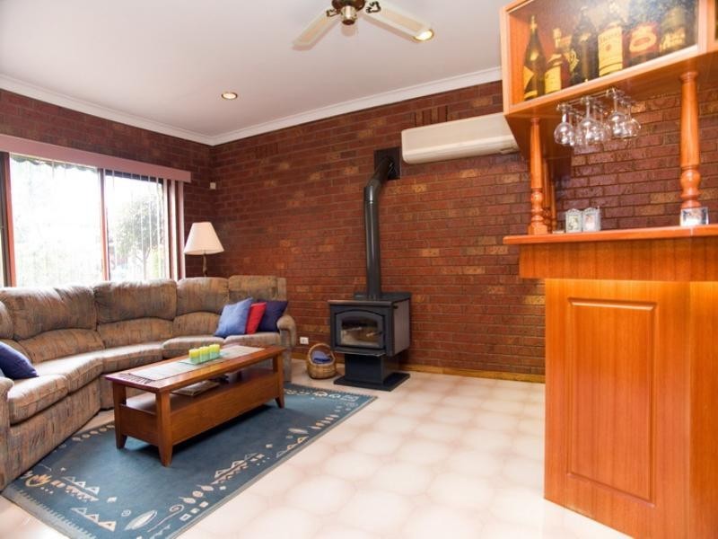 6 Idriess Court, Mill Park VIC 3082