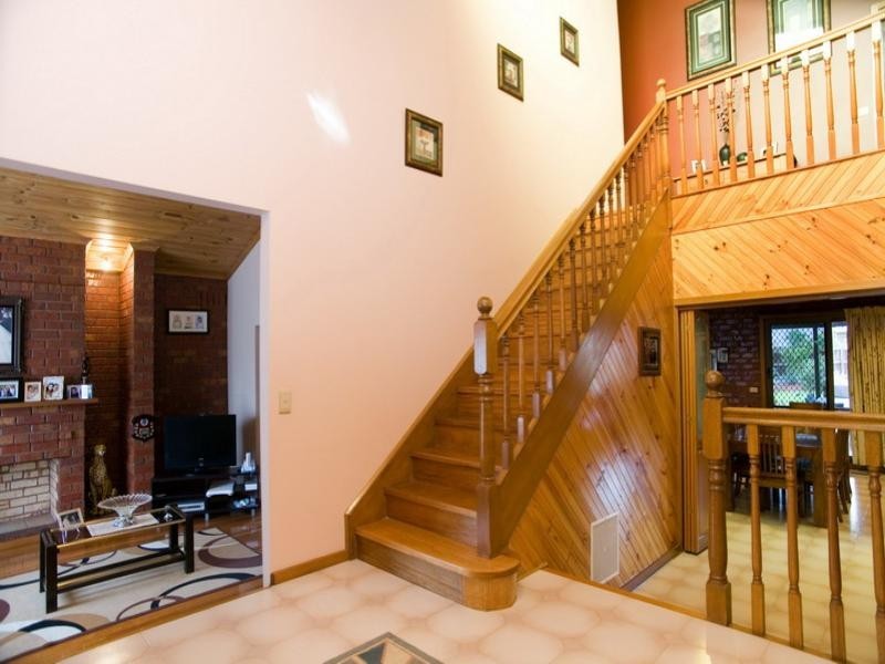 6 Idriess Court, Mill Park VIC 3082