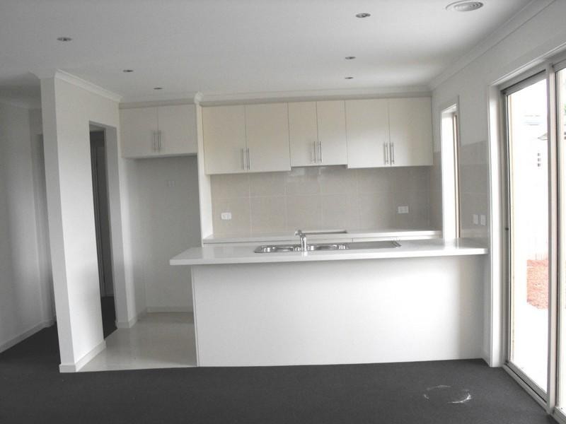 1/112A Casey Drive, Lalor VIC 3075