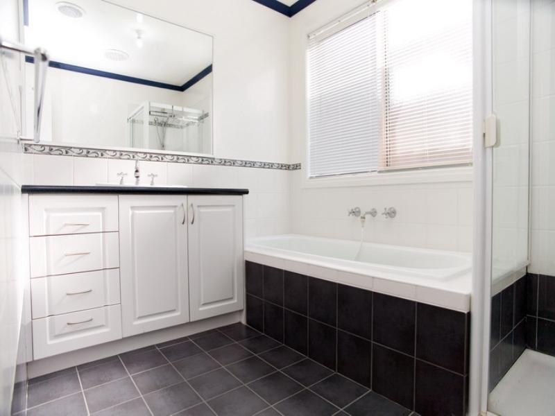 76 Twin River Drive, South Morang VIC 3752