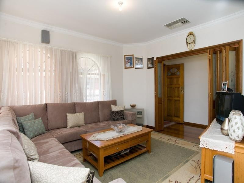 1/1A Main Street, Thomastown VIC 3074