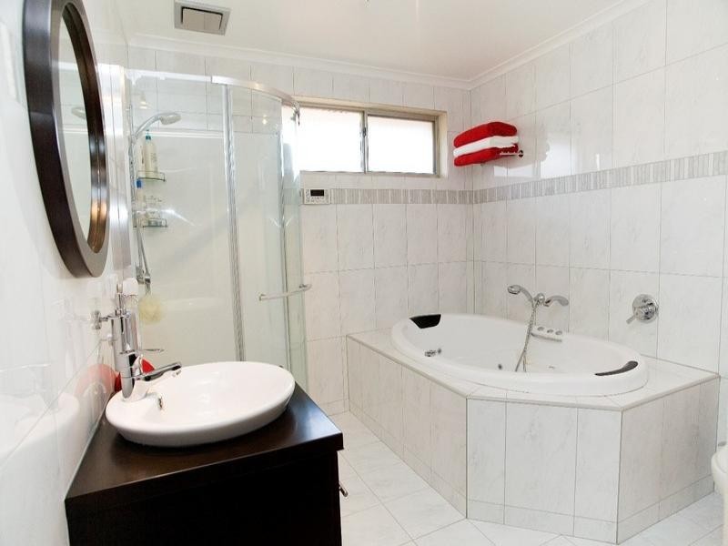 13 Winamurra Crescent, Thomastown VIC 3074