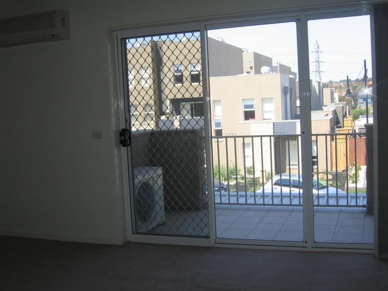 A9/26A Woiwurang Crescent, Coburg VIC 3058