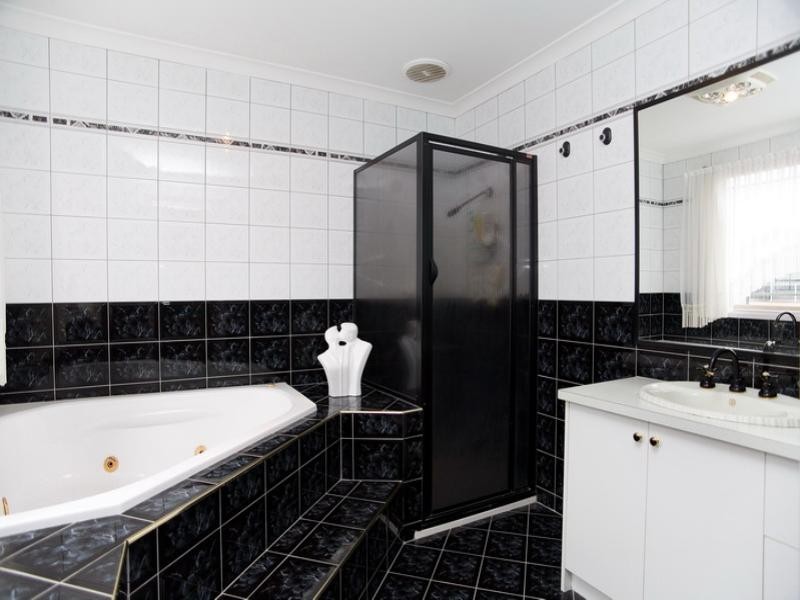 16 Portsmouth Place, Epping VIC 3076