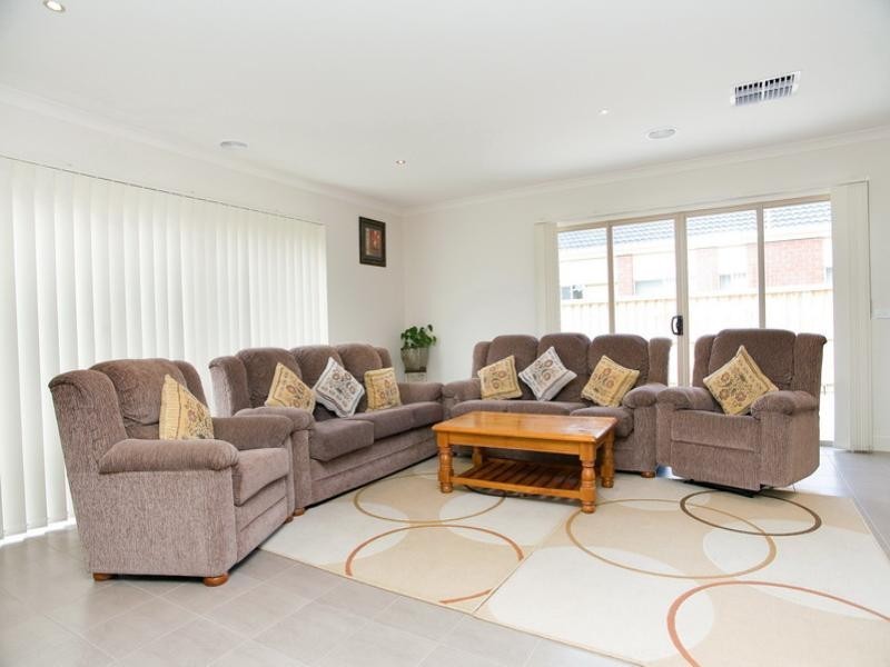25 Chocolate Lily, Epping VIC 3076