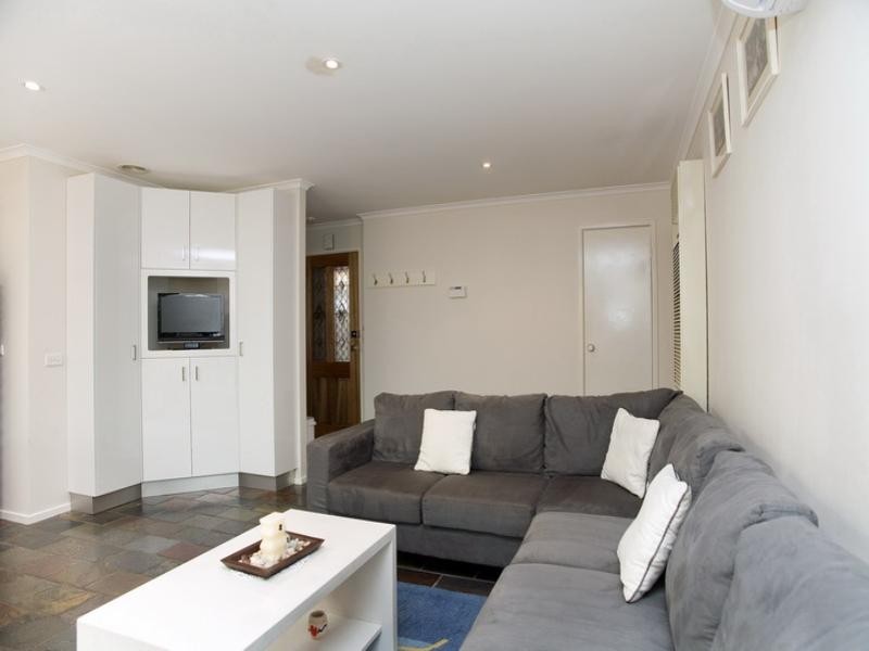 87 Prince of Wales Avenue, Mill Park VIC 3082