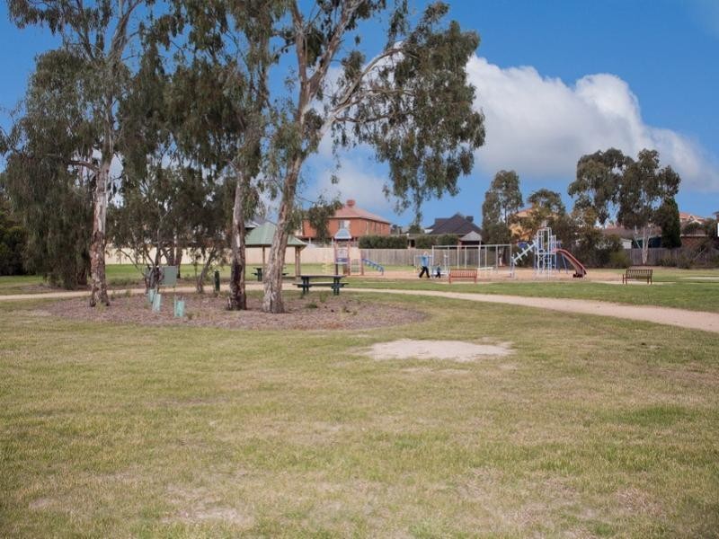 87 Prince of Wales Avenue, Mill Park VIC 3082