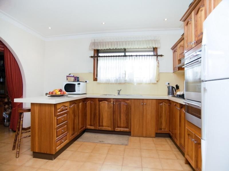 6 Capri Court, Reservoir VIC 3073